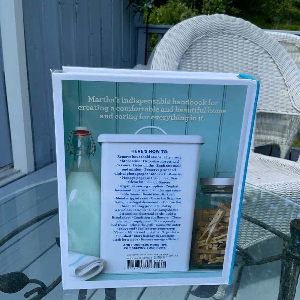 Martha Stewart Homekeeping Handbook Essential Guide to Caring For Your Home 2006 - Picture 3 of 6